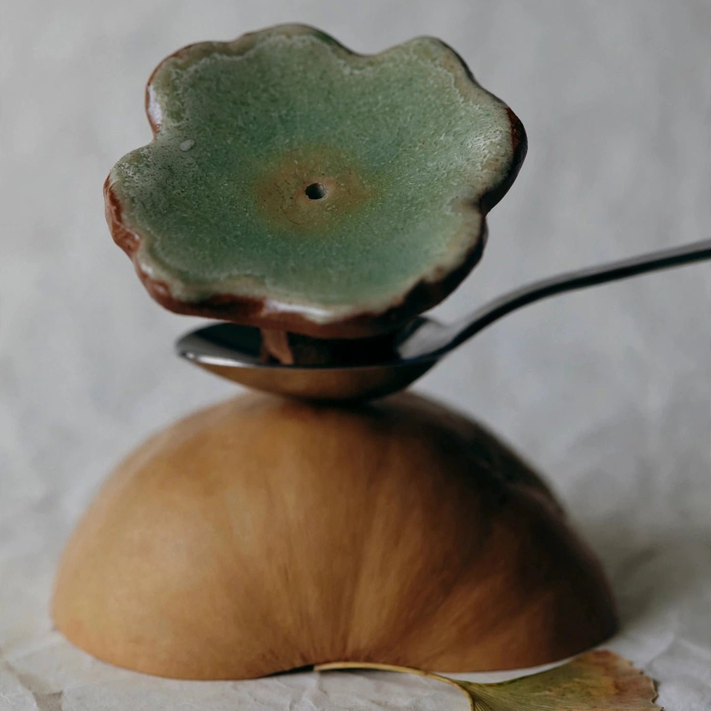 Foraged Clover Ceramic Incense Holder - Urganiqa