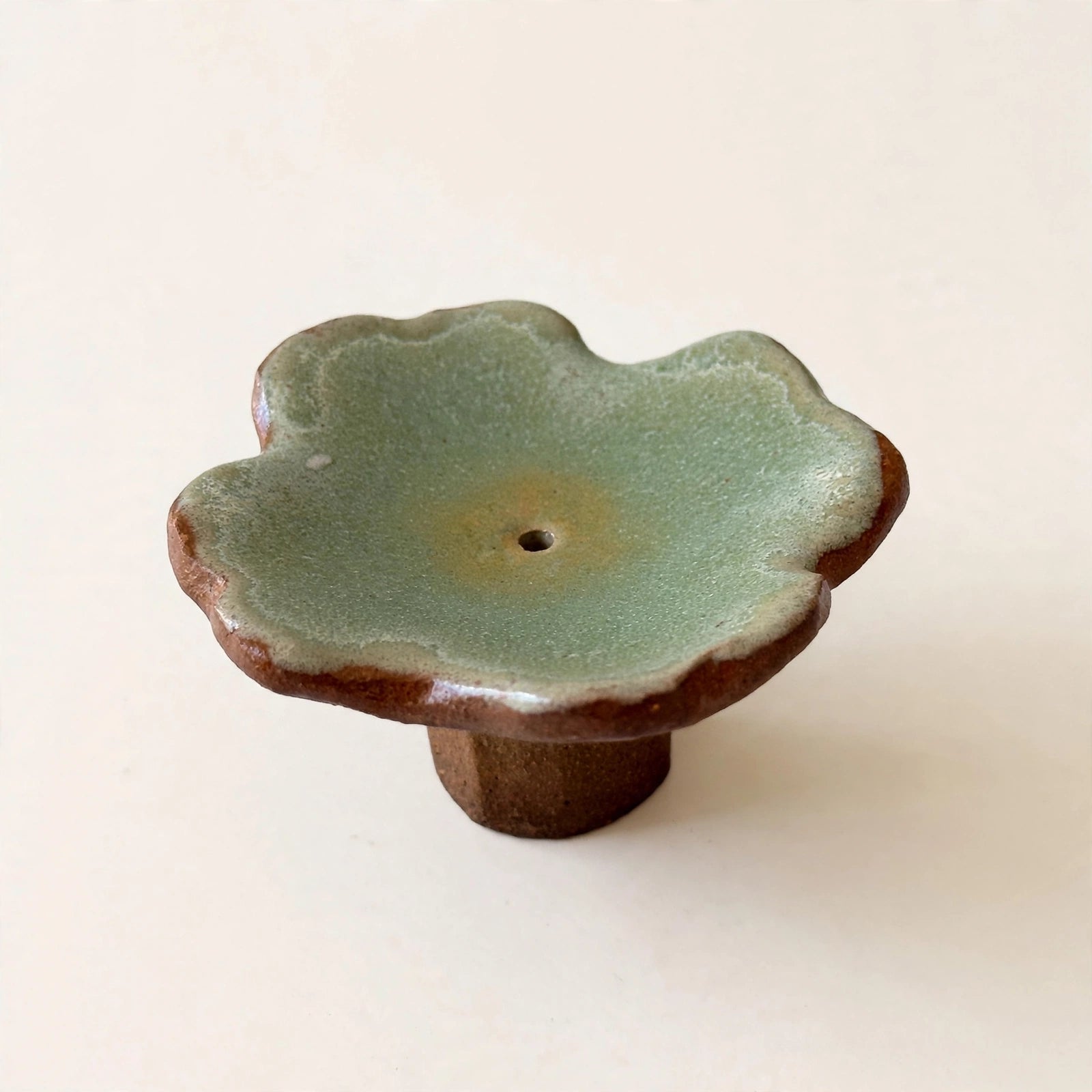 Foraged Clover Ceramic Incense Holder - Urganiqa